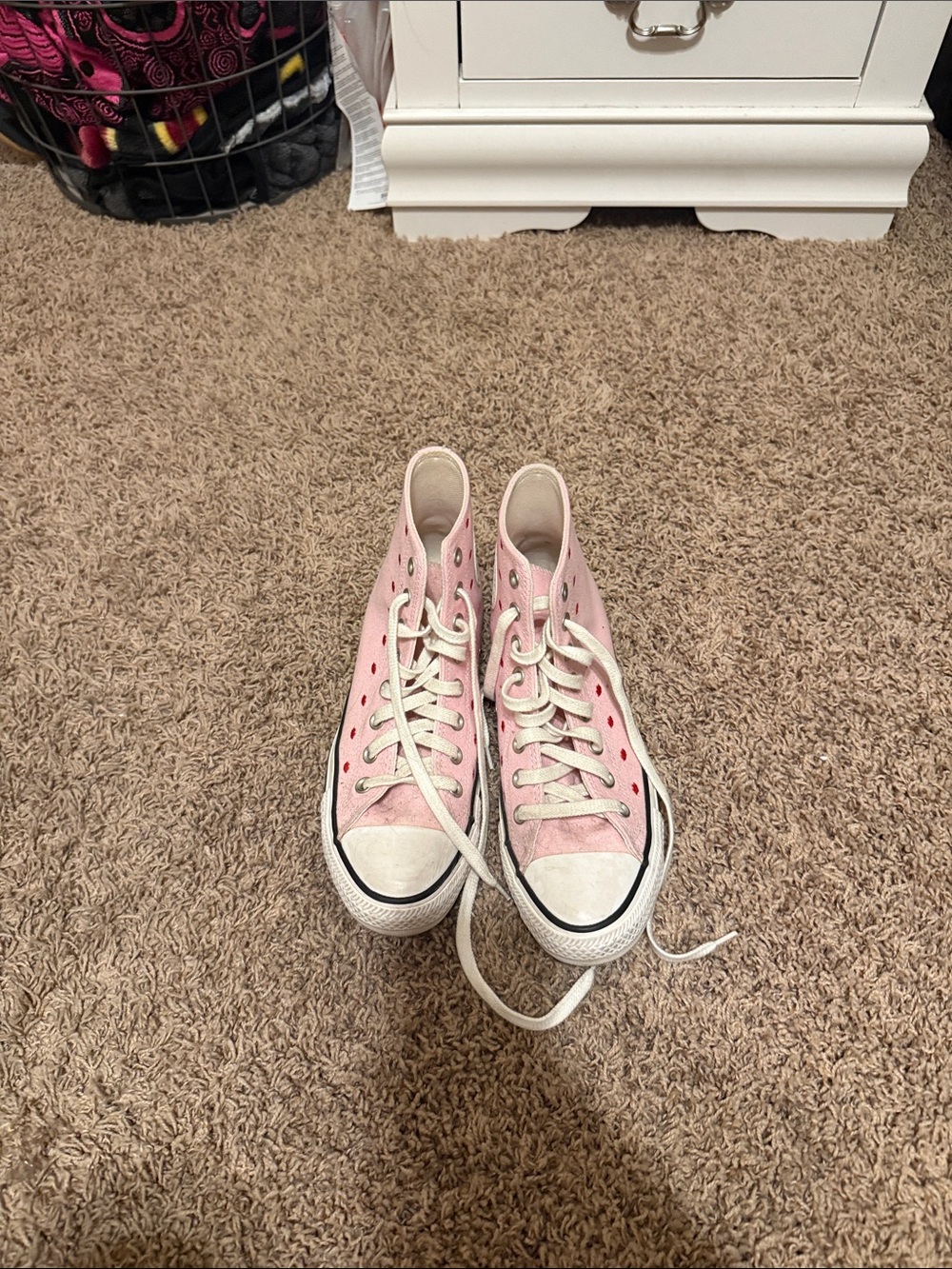CONVERSE - pink valentine’s day converse shoes